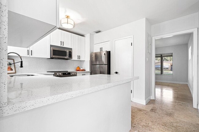 Building Photo - 1430 NE 16th Ave