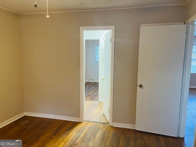 Building Photo - 531 Locke St