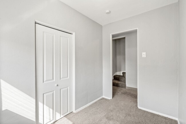 Building Photo - Three Bedroom + Den in the Heart of Bloomfield - Available October 10th!