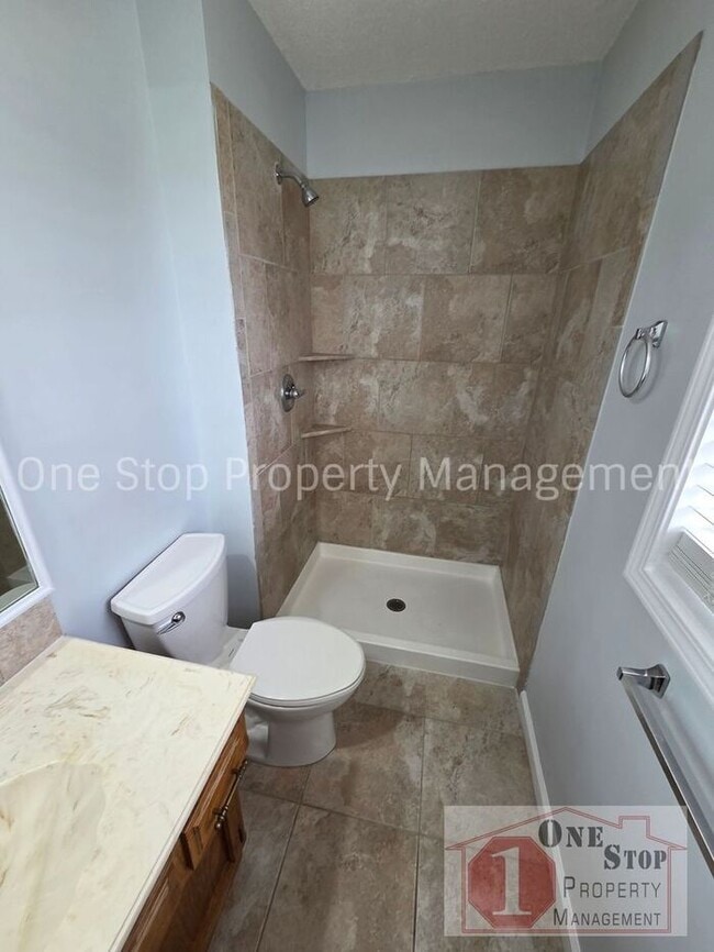 Building Photo - 3 bedroom 2.5 bathroom home in Parkville, MO!