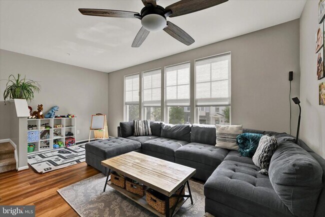 Building Photo - 7650 Lyndon Ct