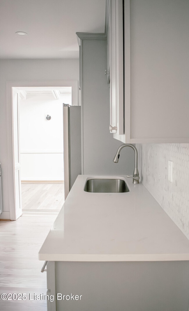 Building Photo - 2725 Brownsboro Rd