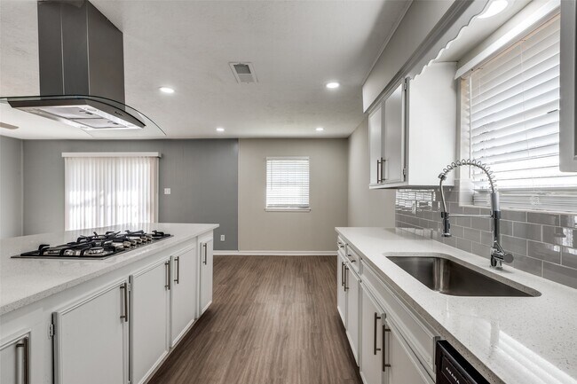 Building Photo - 5426 Fairgreen Ln