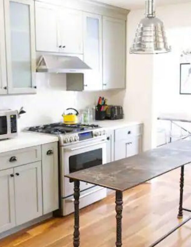 Beautiful large cooks kitchen - 1171 Hyperion Ave