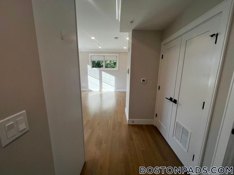 Building Photo - 104-106 Warren St.