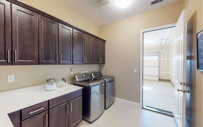 Building Photo - Beautiful Shadow Ridge Home in Spanish Spr...