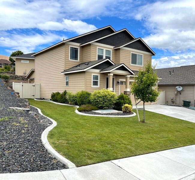 Building Photo - Beautiful Corner Lot Home for Rent in Badg...