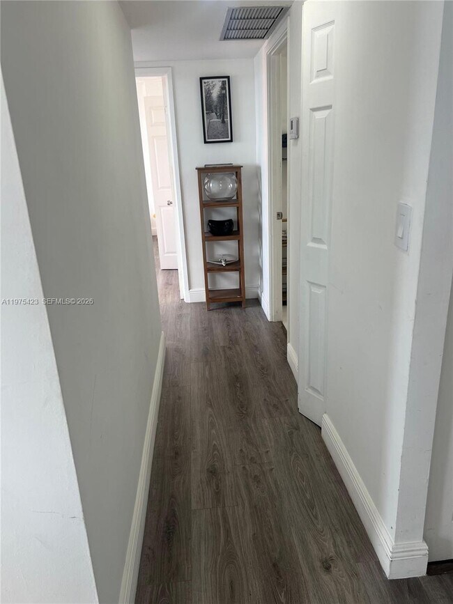 Building Photo - 1351 NE Miami Gardens Dr