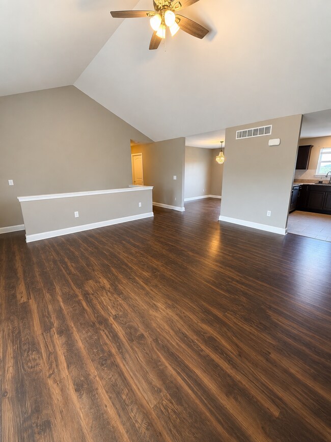 Building Photo - 187 Ridgeview Dr