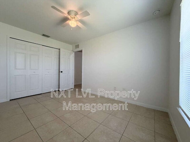 Building Photo - 842 SW 39th Terrace