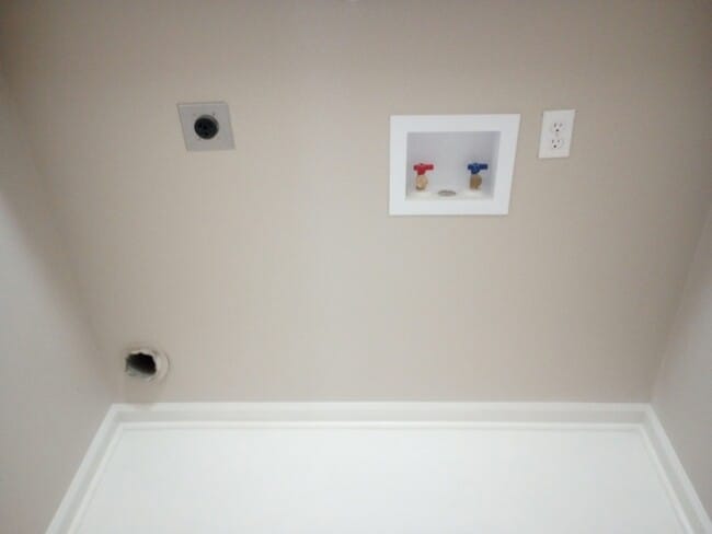 Building Photo - 3 Bedroom 2 Bathroom