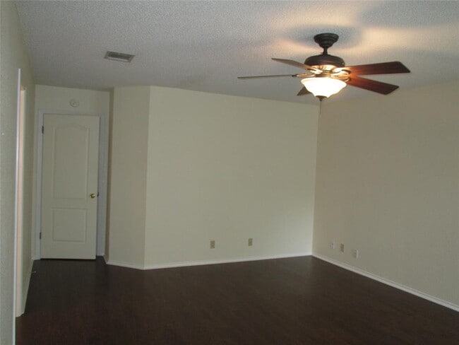 Building Photo - 1811 Lion-Heart Dr