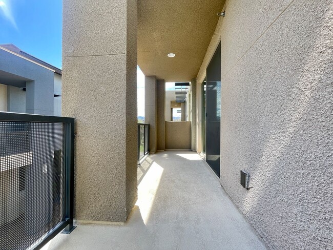 Building Photo - This spectacular 3-bed condo located acros...