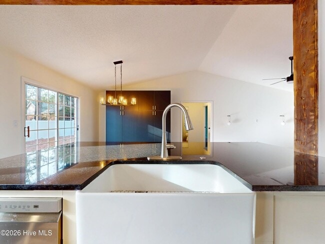 Building Photo - 1245 Monticello Dr