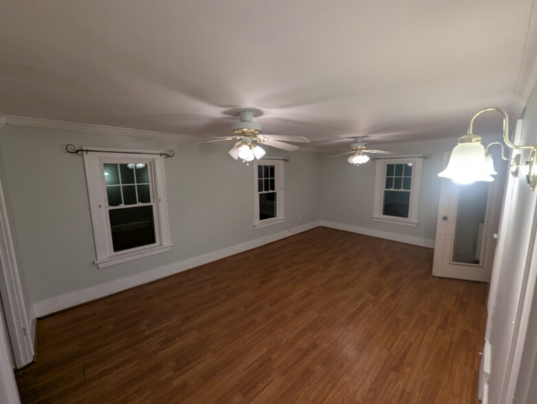 Building Photo - 541 Altgeld St