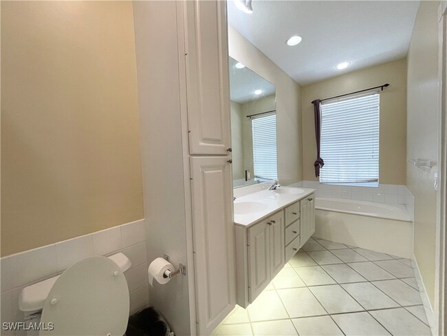 Building Photo - 5325 Cove Cir