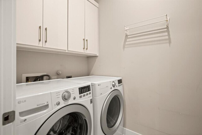 Building Photo - 1730 Bunche Rd