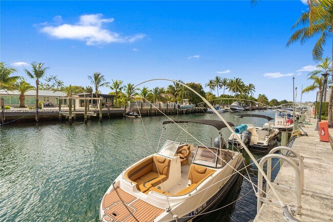 Building Photo - 2350 NE 135th St