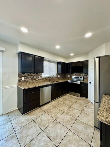 Building Photo - 9242 Jessica Dr