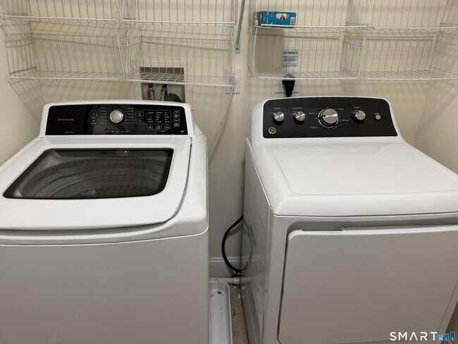 Building Photo - 365 Westport Ave