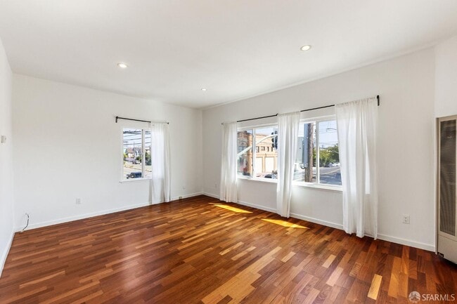 Building Photo - 906 40th St