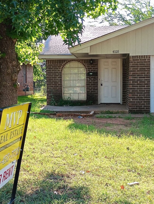 Primary Photo - Nice duplex