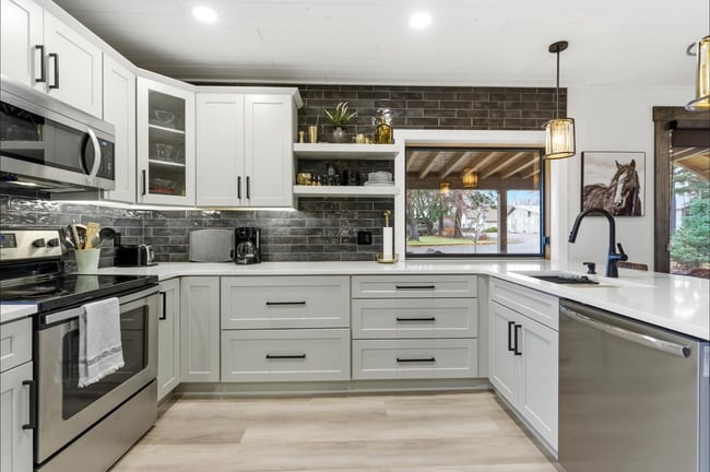 Building Photo - 809 3rd Ave W