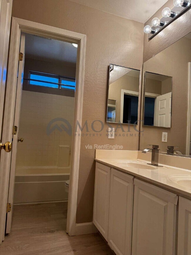 Building Photo - 3356 E Mayberry Ave