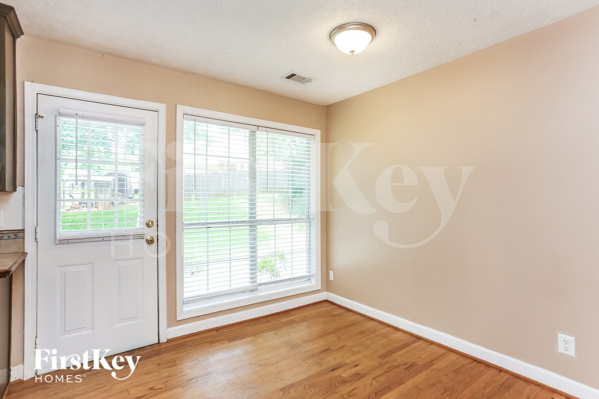 Building Photo - 5082 Memory Ln