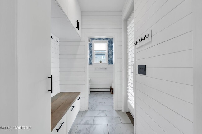 Building Photo - 213 9th Ave