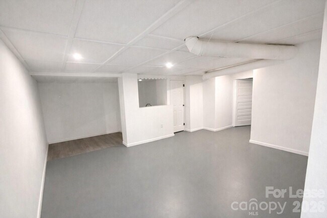 Building Photo - 926 S York St