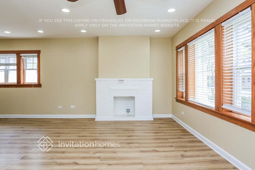 Building Photo - 6209 N Maplewood Ave