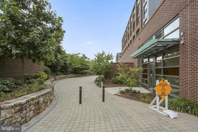 Building Photo - 6672 Hillandale Rd