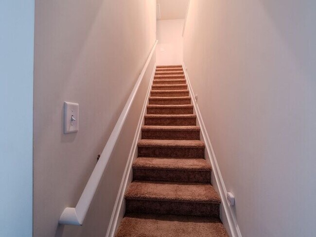 Building Photo - 400 Ruths Blvd