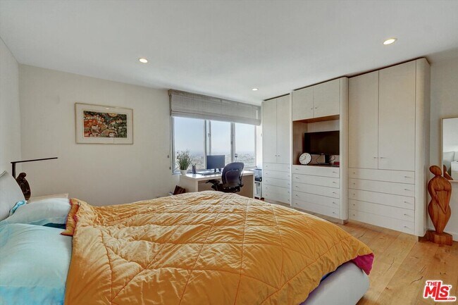 Building Photo - 2160 Century Pk E