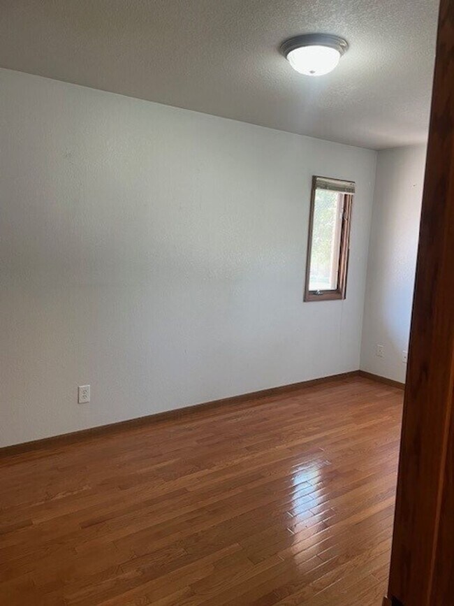 Building Photo - Spacious 3 Bed 3 Bath Townhome with Finished Basement & 2-Car Garage