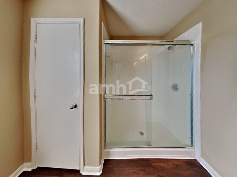 Building Photo - 18107 Shallow Leaf Ln