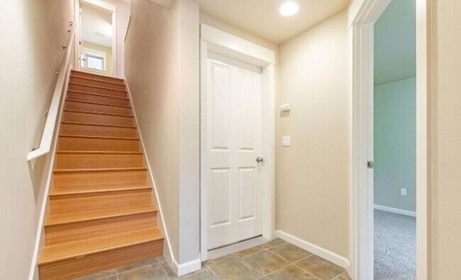 Building Photo - Energy-efficient townhome in the desirable community of Crown Hill is ready to be loved!