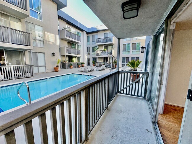 Building Photo - 1134 Alta Loma Rd