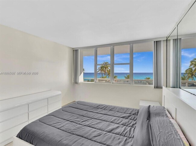 Building Photo - 3140 S Ocean Dr
