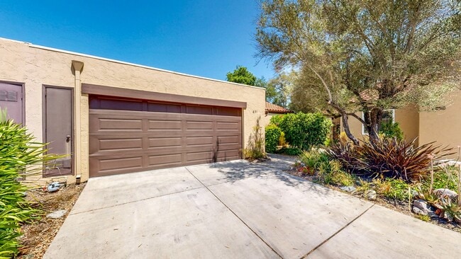 Building Photo - Bright and Beautiful 2 Bedroom 2 Full Bath...