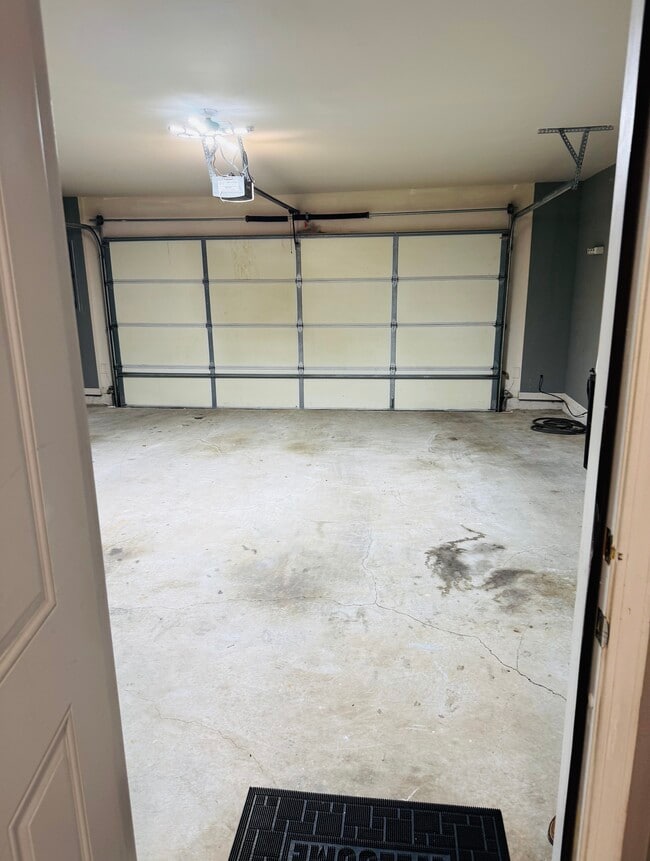Building Photo - 2671 Cedar Dr