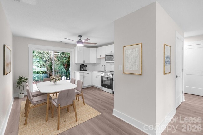 Building Photo - 533 Blendwood Dr