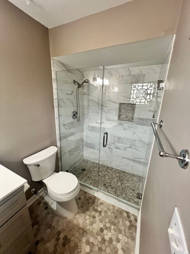 Building Photo - BEAUTIFUL 3 BEDROOM POOL HOME IN SANDPIPER...