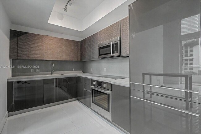Building Photo - 1080 Brickell Ave