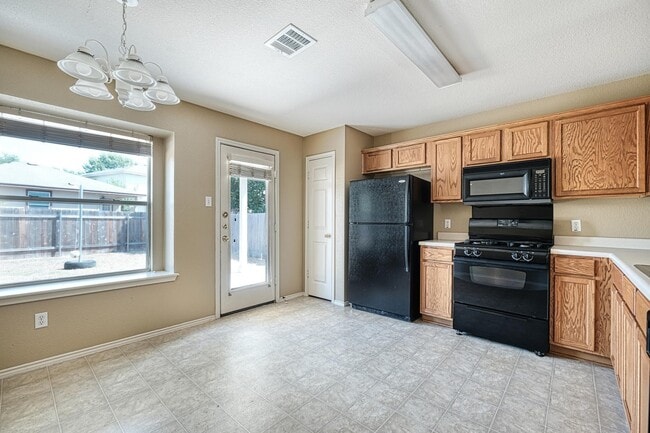 Building Photo - Beautiful 3/2.5/2 two story with two livin...