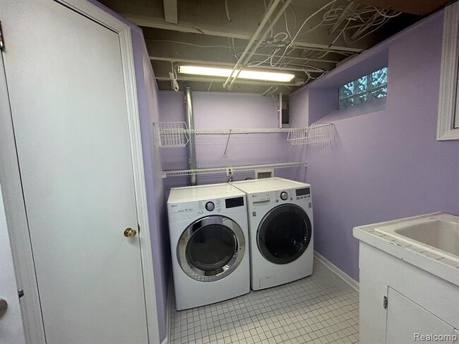 Building Photo - 1577 E Melton Rd