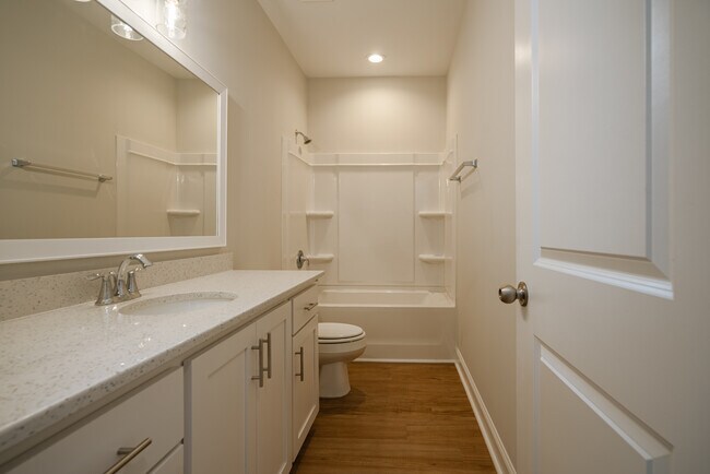 Building Photo - 106 Holland Dr