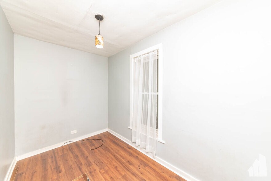 Building Photo - 848 N Wood St