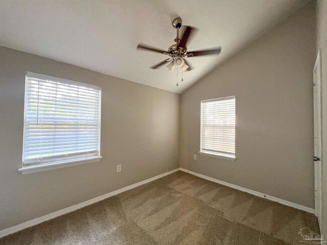 Building Photo - 2265 Klinger St